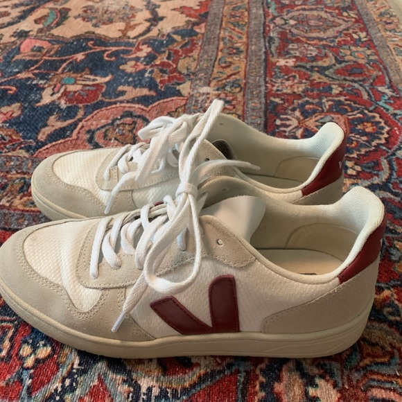 Women's V-10 Recycled Mesh Low-Top Sneakers - Picture 2 of 4